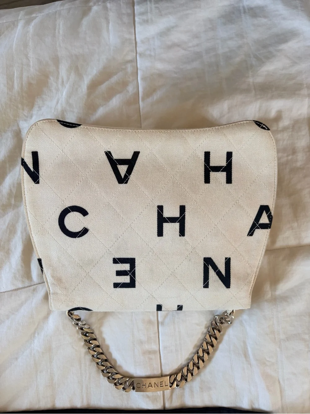 CHANEL RARE White Quilted Logo Chain Shoulder Hobo